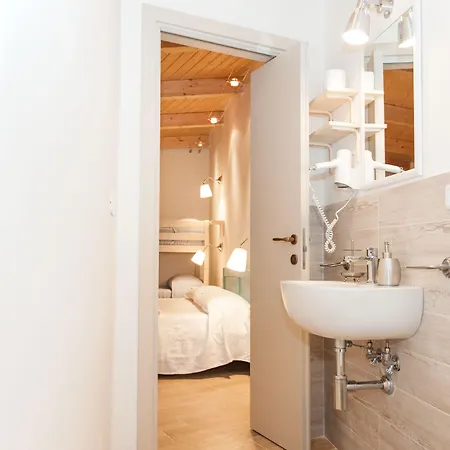 Gli Aranci Bed & Breakfast 4*