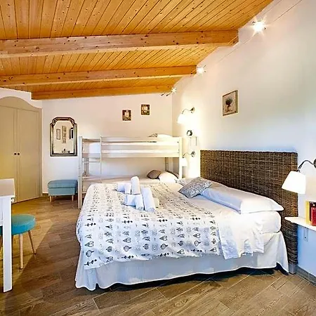Gli Aranci Bed & Breakfast 4*