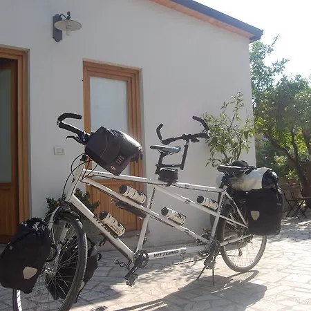Bed and Breakfast Gli Aranci 3*